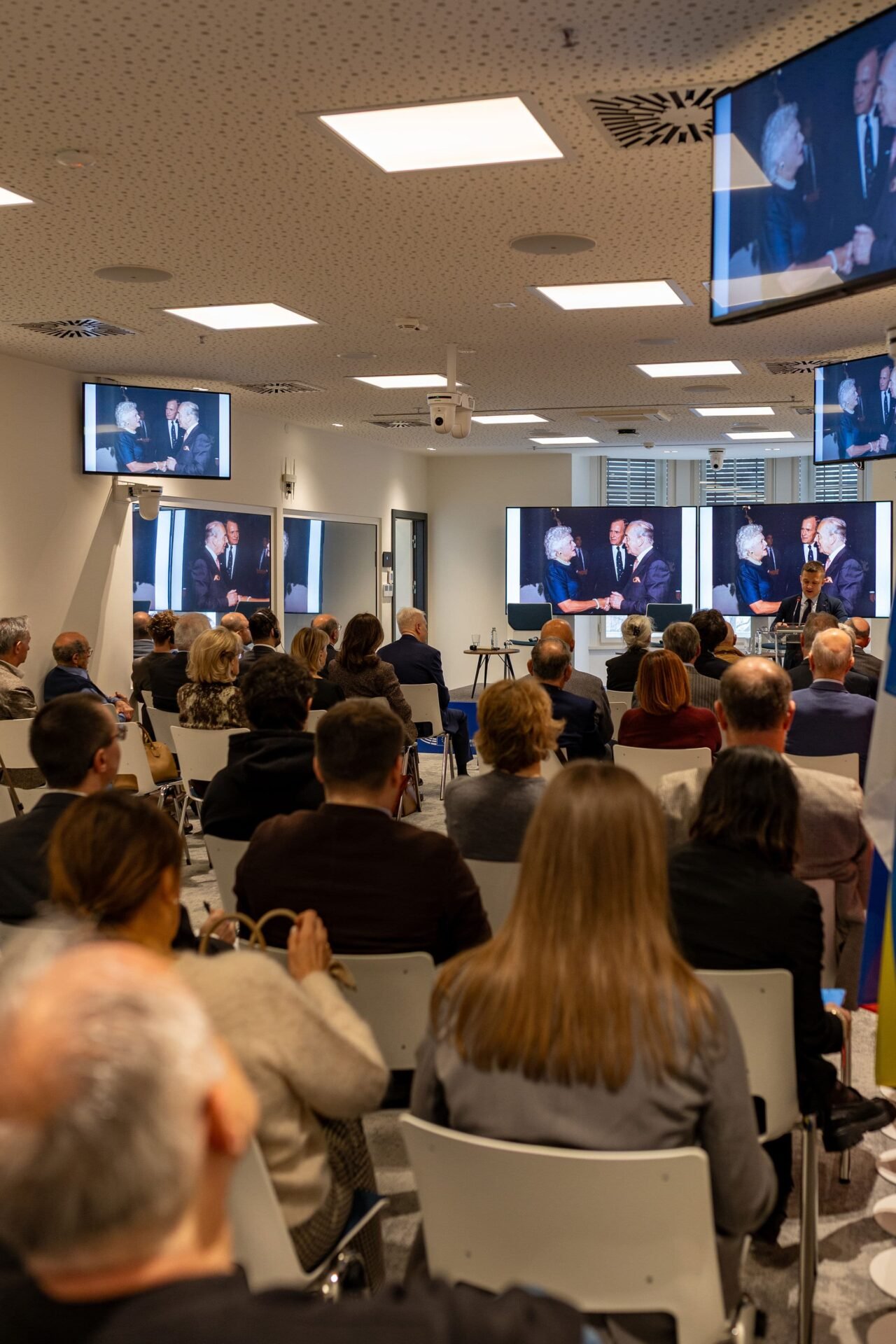 Researchers working in the Foreign Policy Forum reading room and seminar library in Zagreb